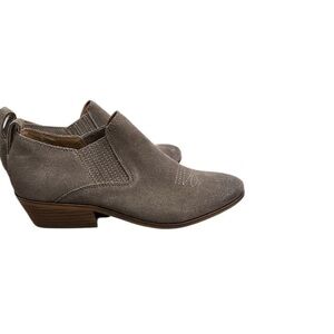 FRYE AND CO Beige Suede Ankle Boots Sleek Design Size 8.5